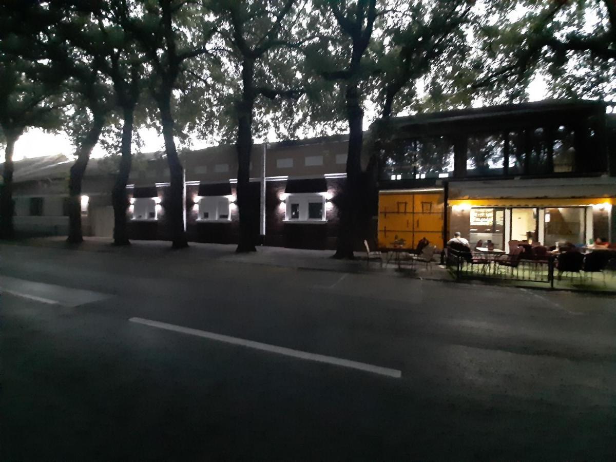 Bed&Breakfast Intermezzo Caffe Kikinda Luaran gambar