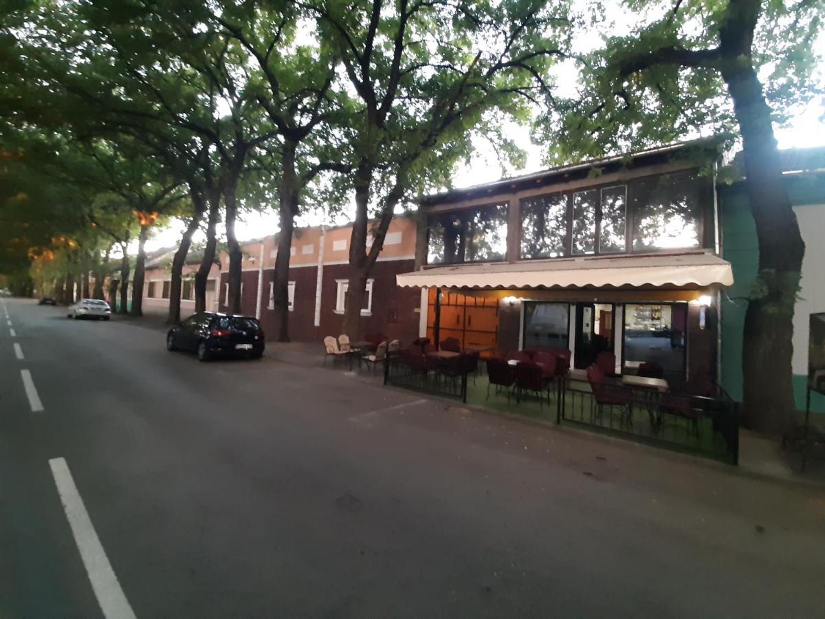 Bed&Breakfast Intermezzo Caffe Kikinda Luaran gambar